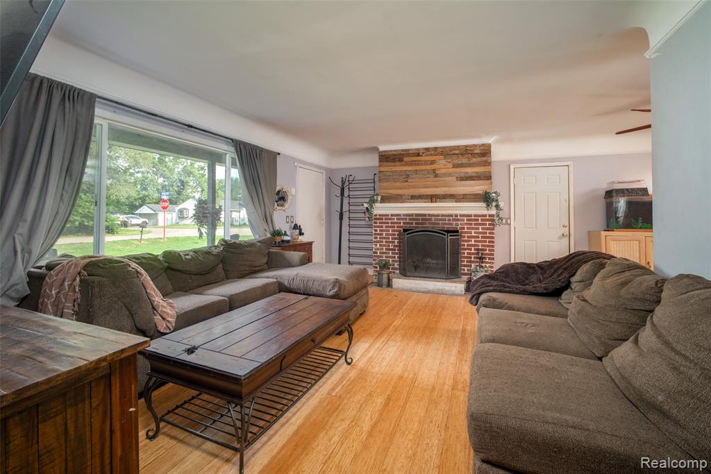 14615 Cornell Street Property Photo 5