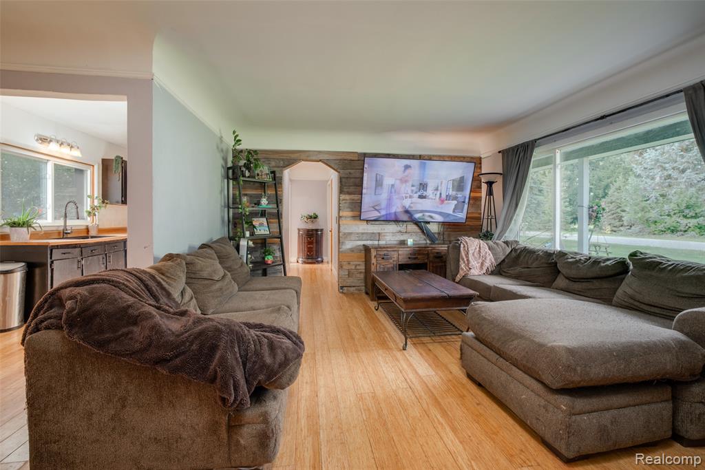 14615 Cornell Street Property Photo 6