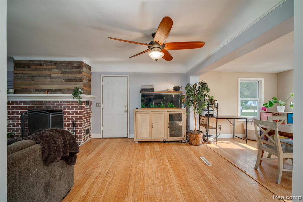 14615 Cornell Street Property Photo 8