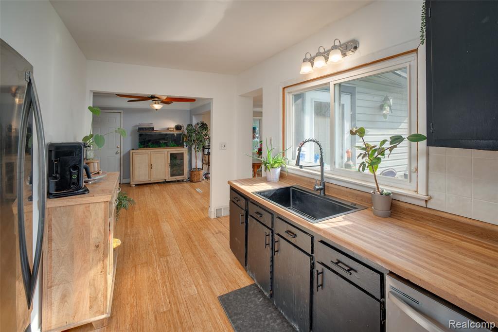 14615 Cornell Street Property Photo 11