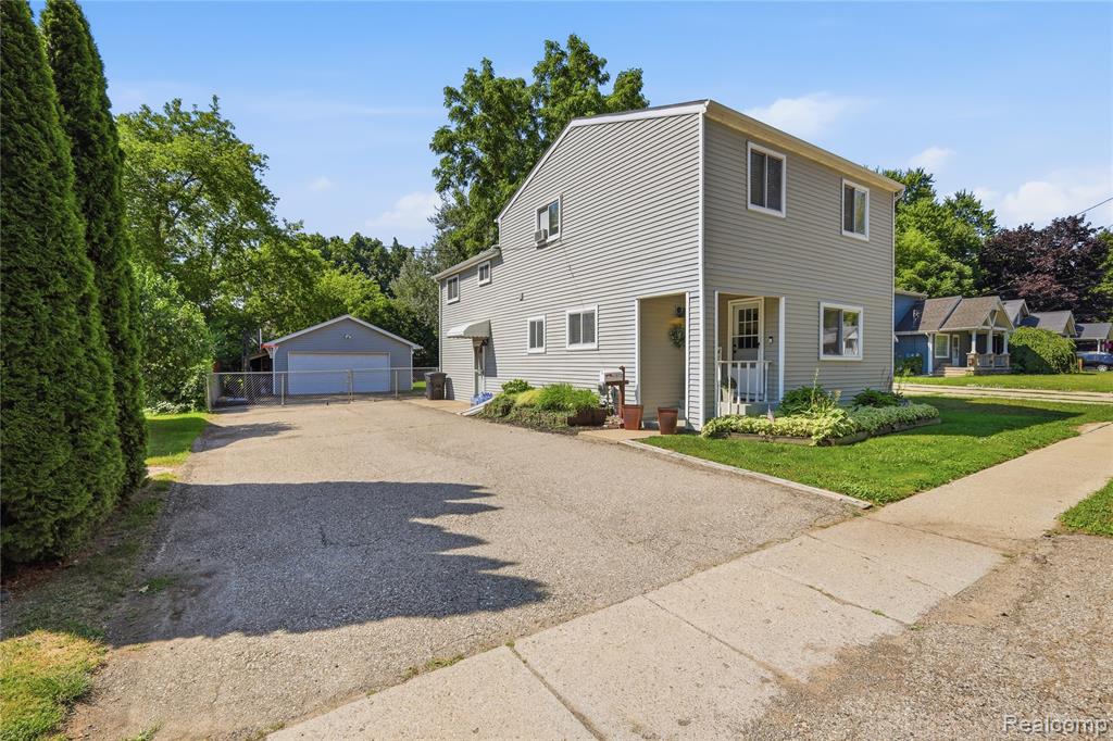 572 Atwater Street Property Photo 1