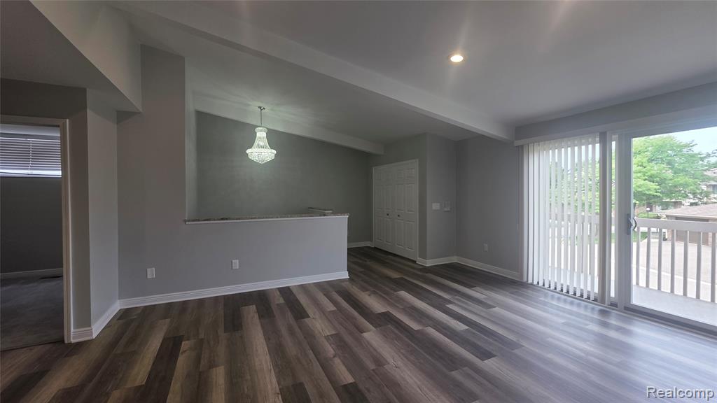 6688 Maple Lakes Drive Property Photo 4