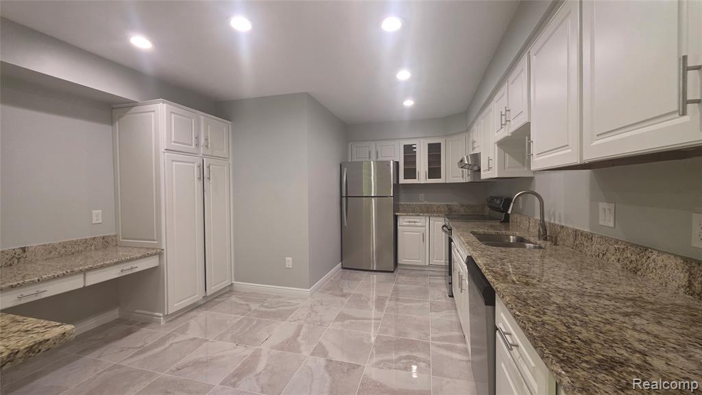 6688 Maple Lakes Drive Property Photo 7