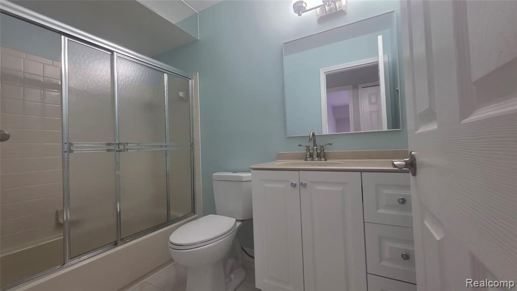 6688 Maple Lakes Drive Property Photo 8