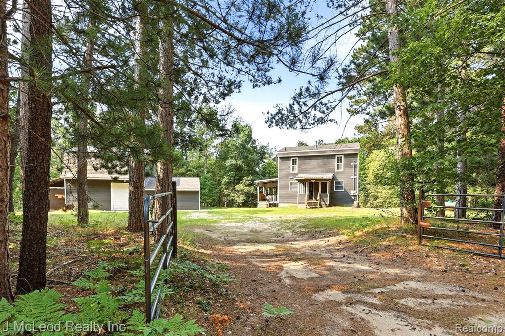 1738 E Pioneer Road Property Photo 3