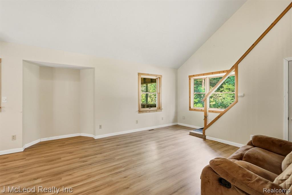 1738 E Pioneer Road Property Photo 9