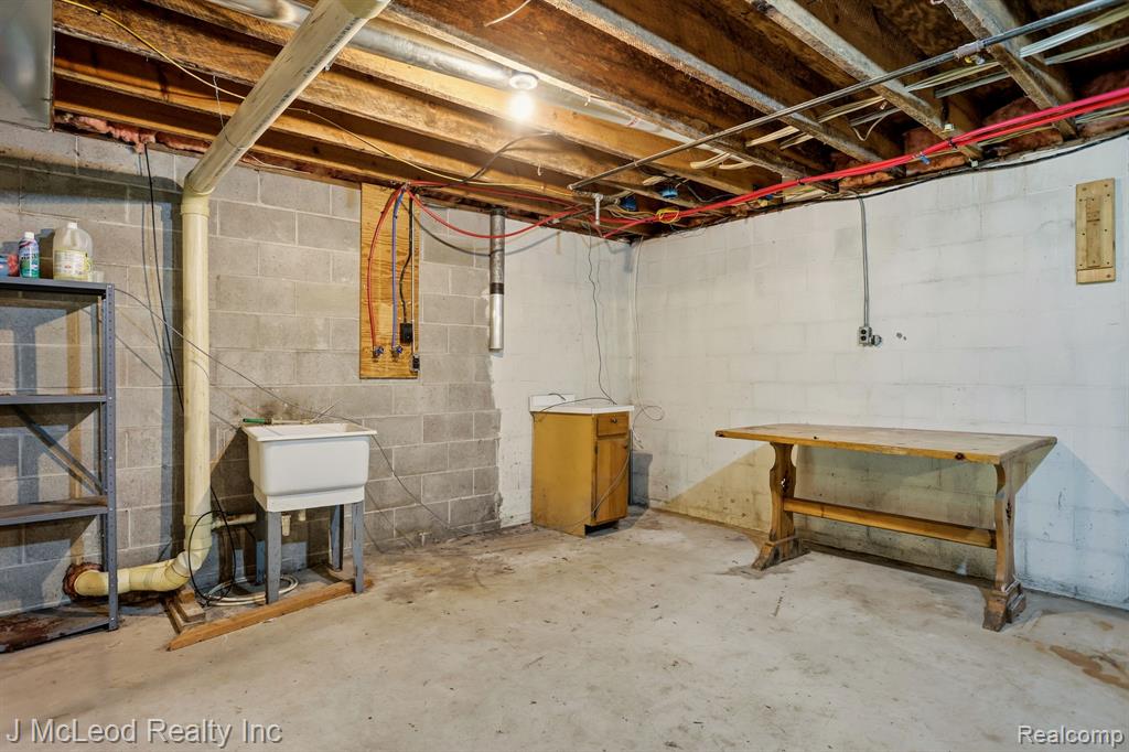 1738 E Pioneer Road Property Photo 32