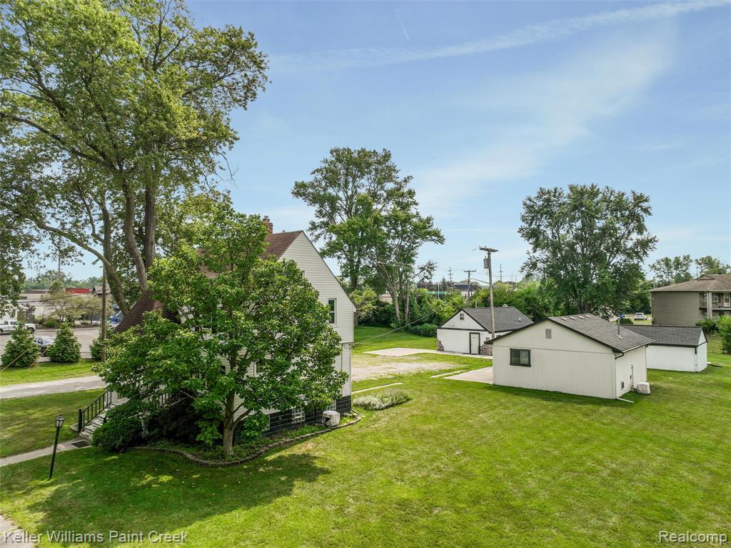 23880 Shook Road Property Photo 7