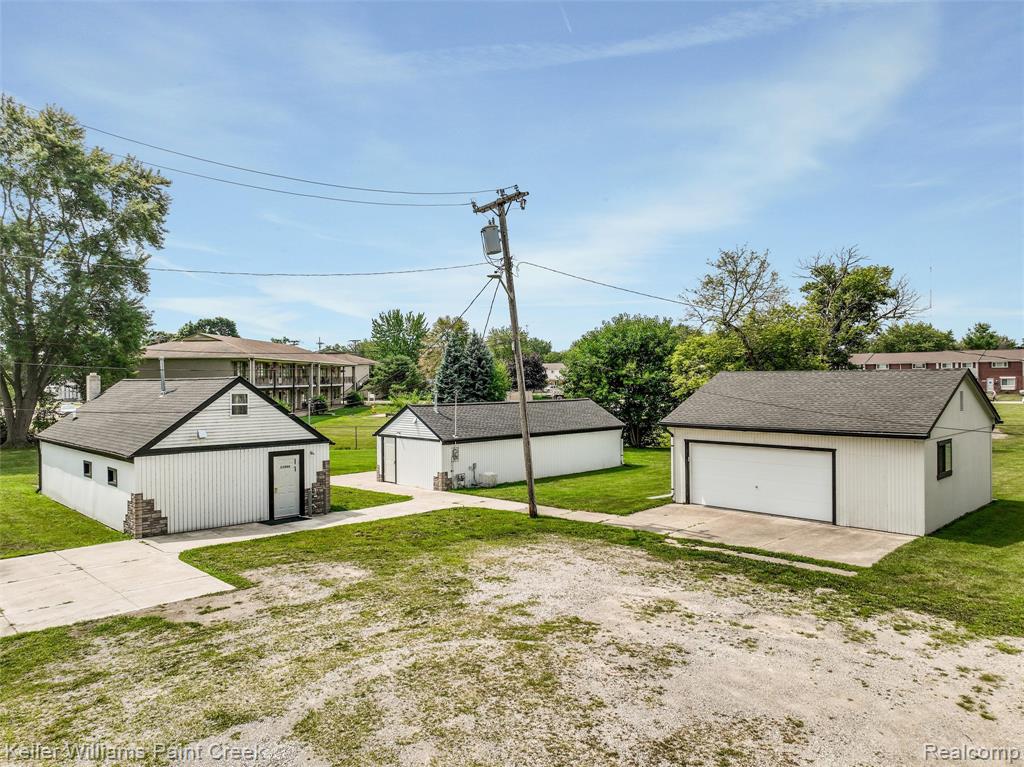 23880 Shook Road Property Photo 13
