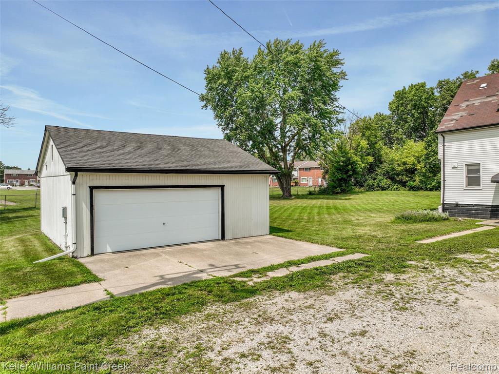 23880 Shook Road Property Photo 15