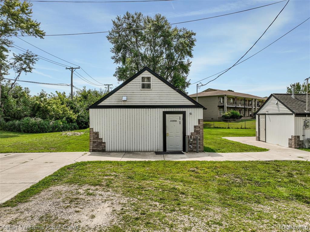 23880 Shook Road Property Photo 17
