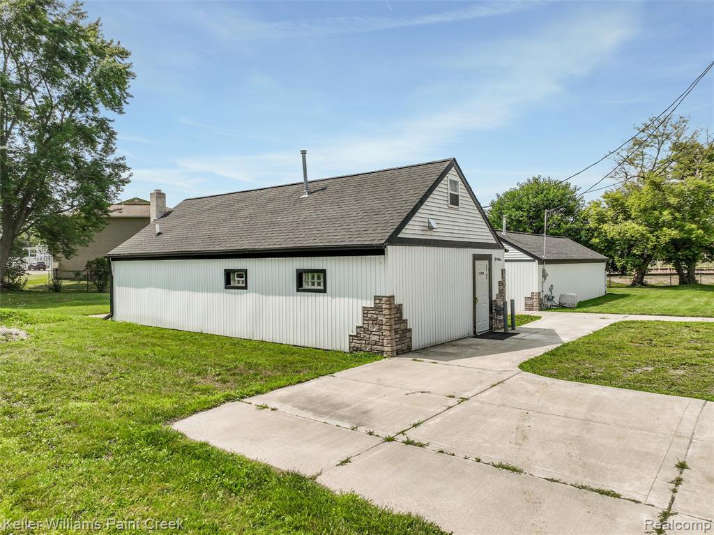 23880 Shook Road Property Photo 18
