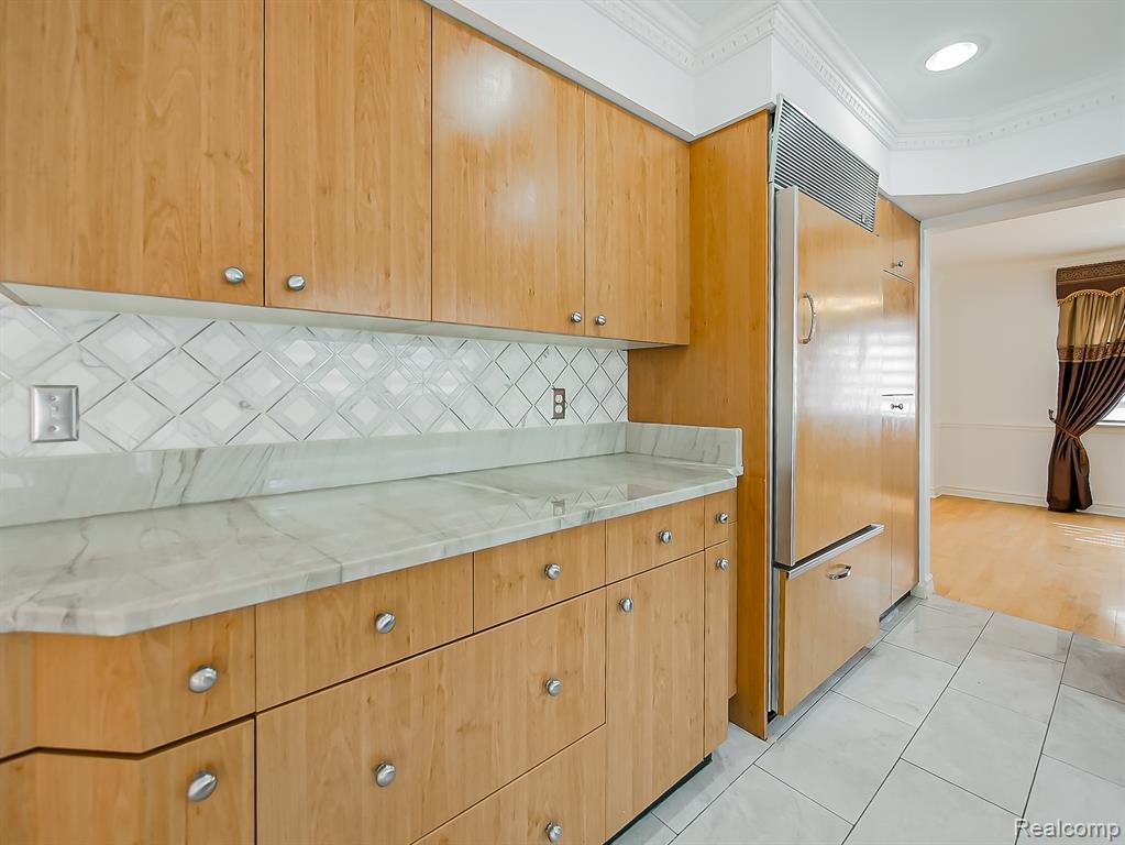 6240 Wynford Drive Property Photo 7
