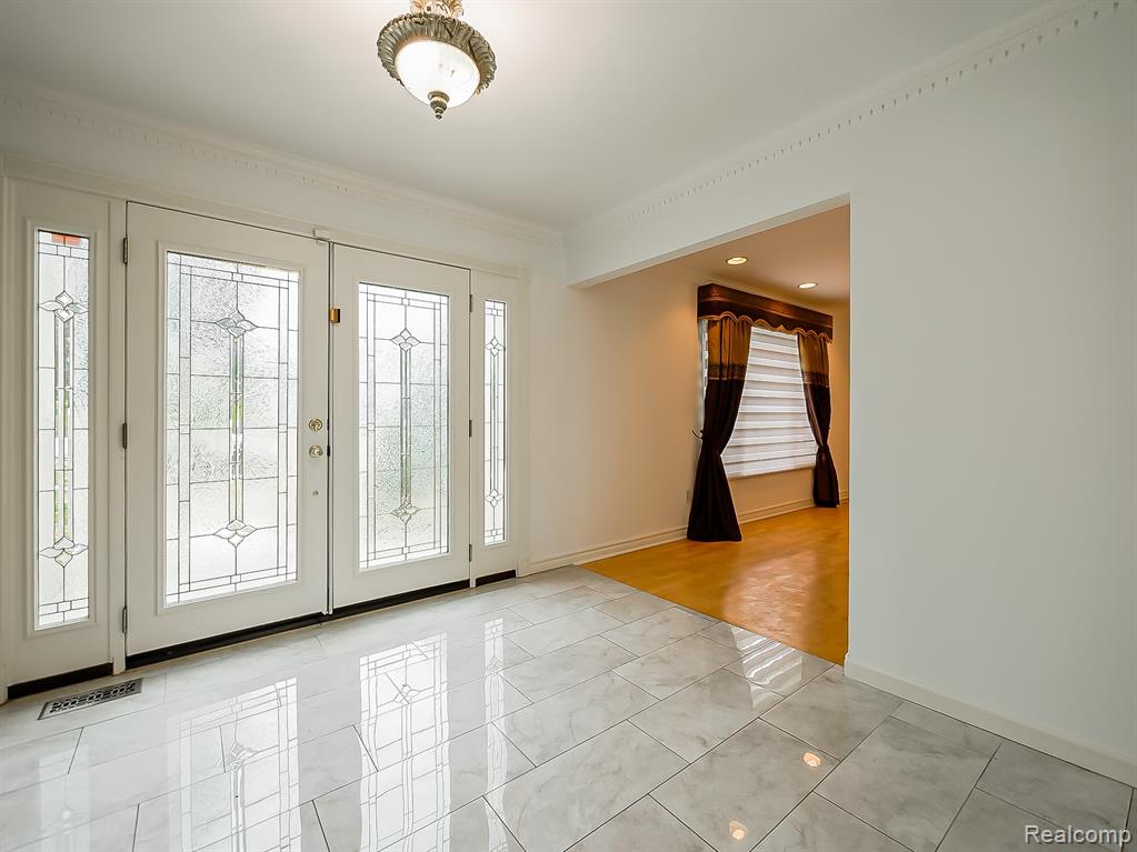 6240 Wynford Drive Property Photo 14