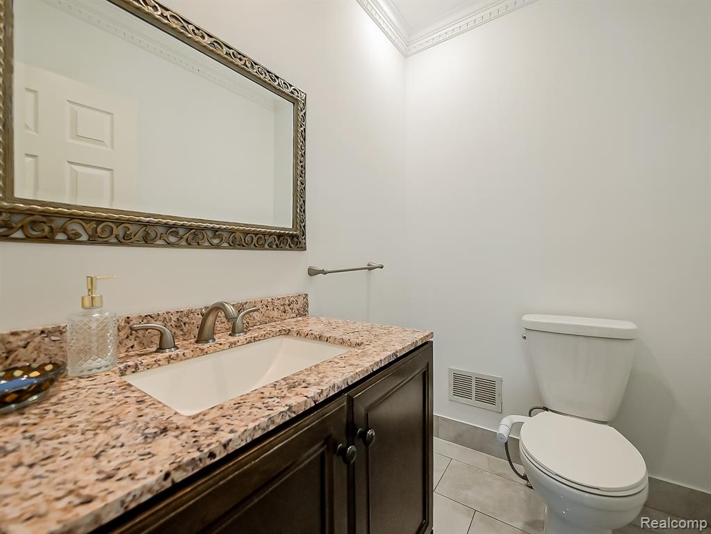 6240 Wynford Drive Property Photo 15