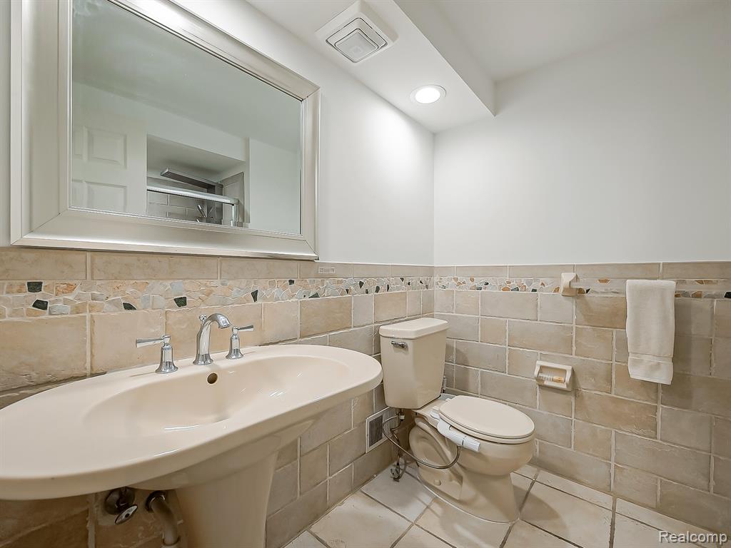 6240 Wynford Drive Property Photo 20