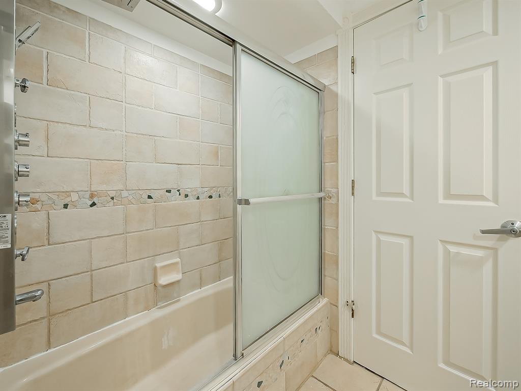 6240 Wynford Drive Property Photo 21