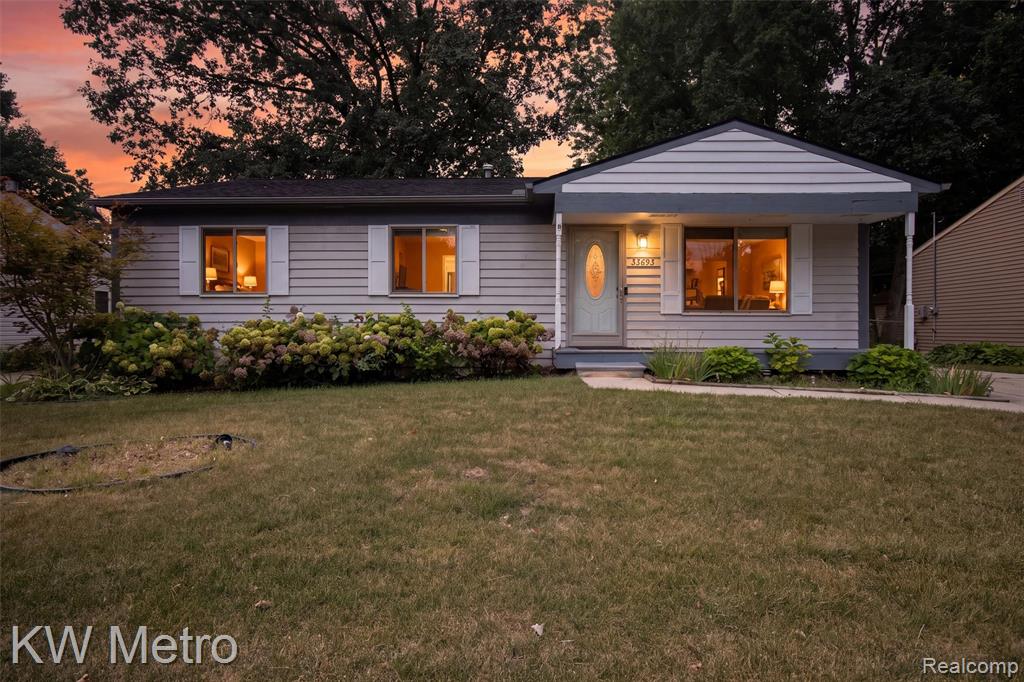 33693 Glen Street Property Photo 1