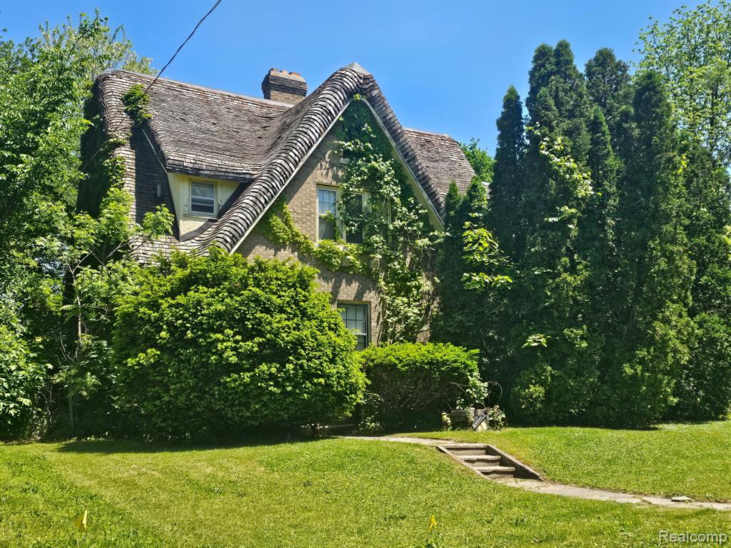 303 Ottawa Drive