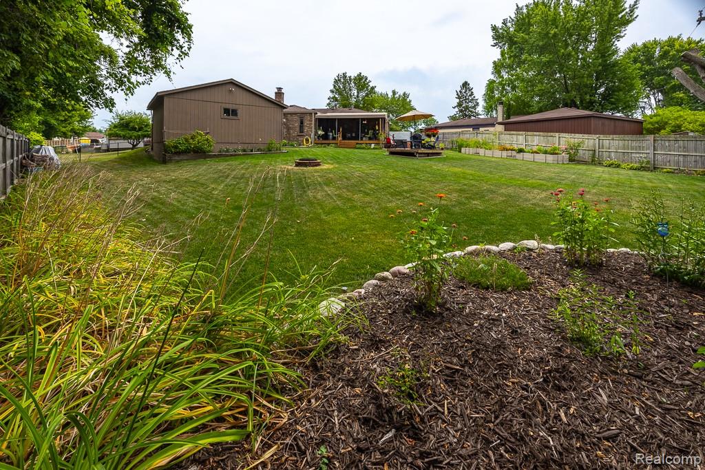 18233 Matthew Drive Property Photo 2