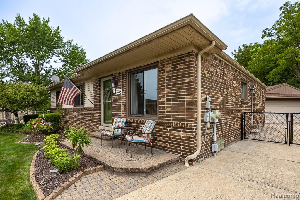 18233 Matthew Drive Property Photo 4