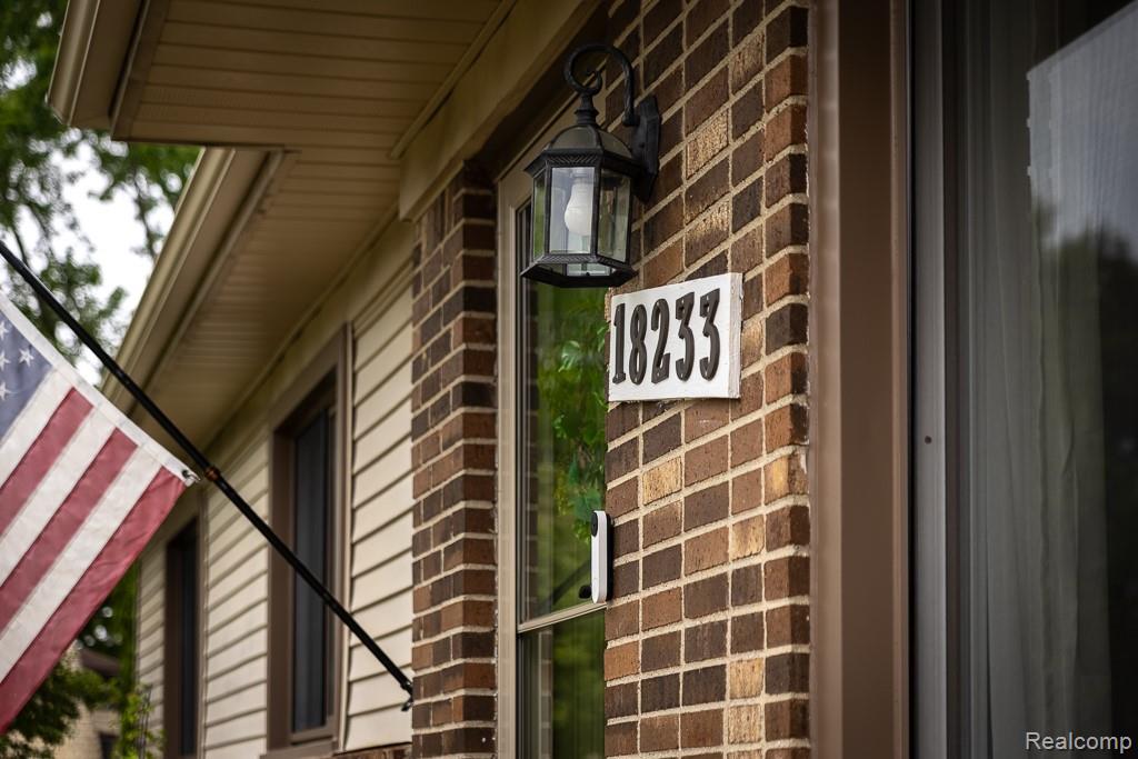 18233 Matthew Drive Property Photo 6