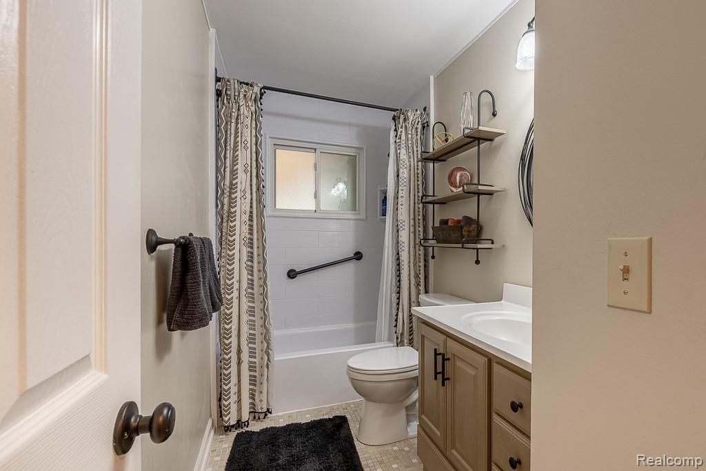 18233 Matthew Drive Property Photo 32