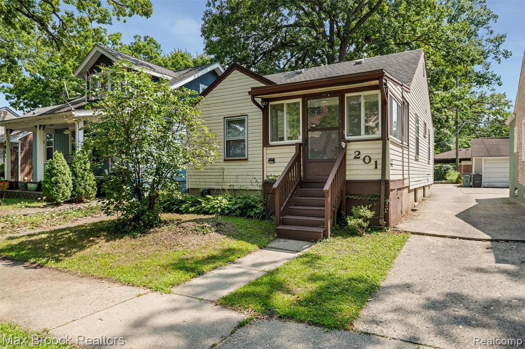201 W Webster Street Property Photo 1