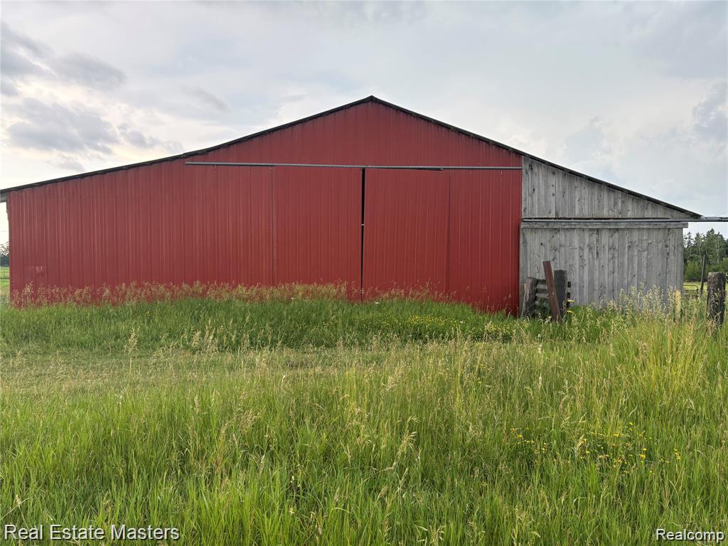300 E Hubert Road Property Photo 2