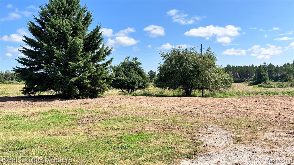 300 E Hubert Road Property Photo 7