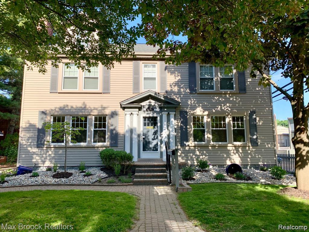 156 N Worth Street Property Photo 1