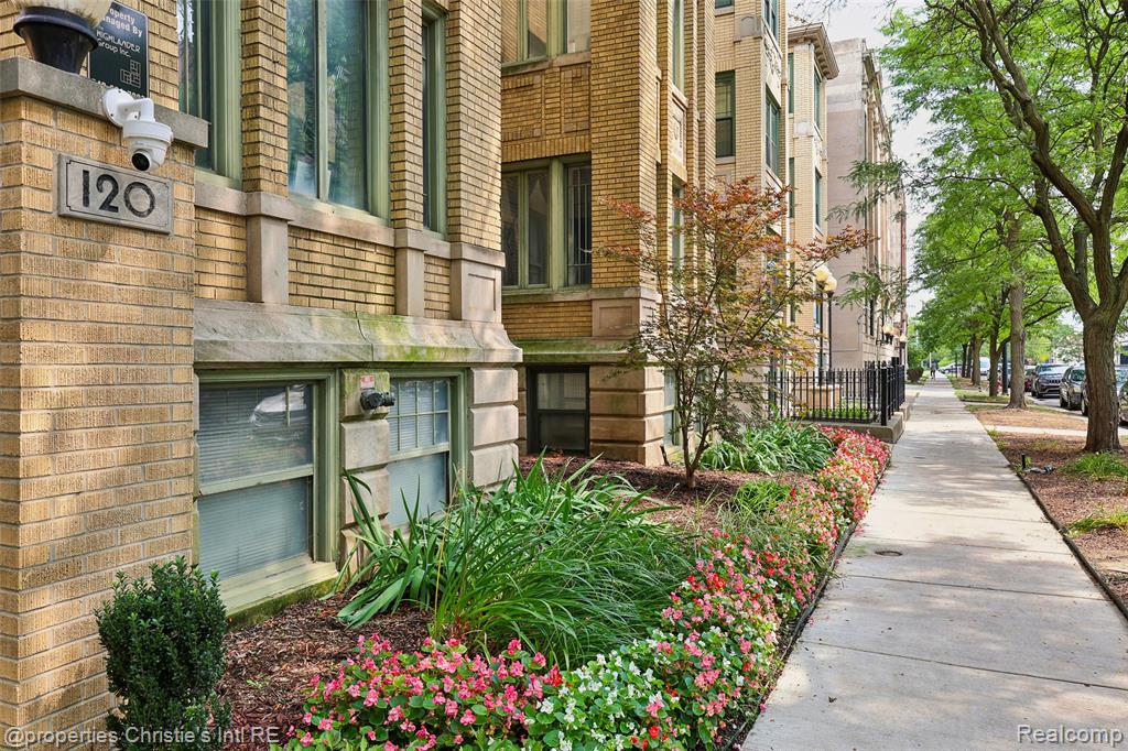 120 Seward Street Property Photo 1