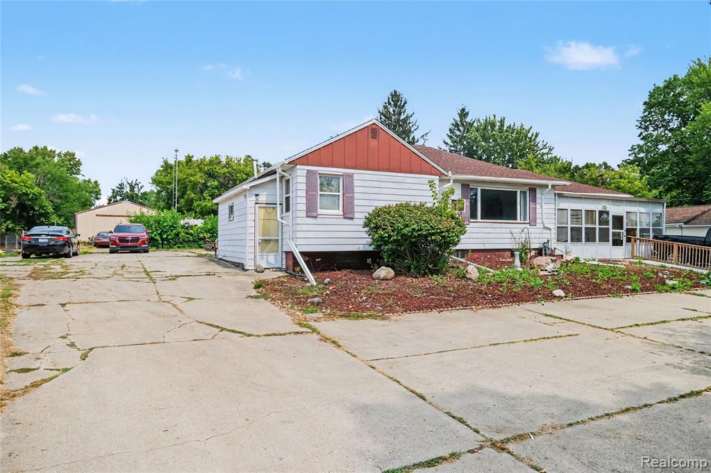 1103 E Bristol Road Property Photo 3