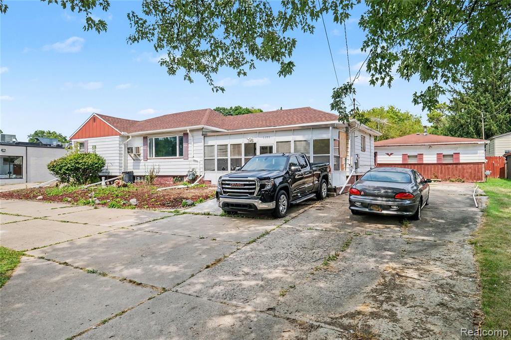 1103 E Bristol Road Property Photo 4