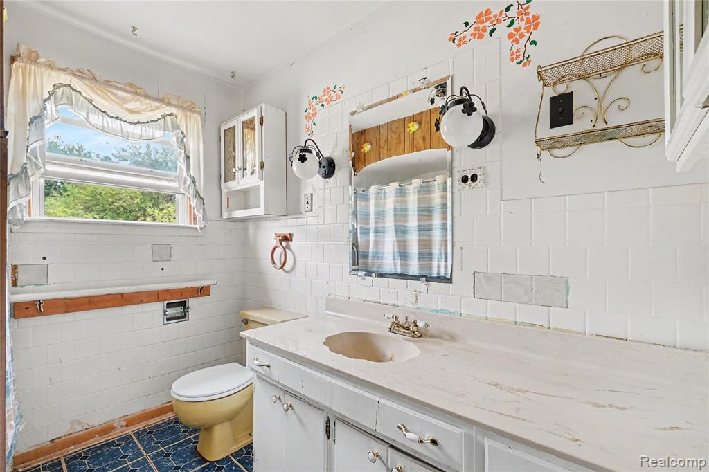 1103 E Bristol Road Property Photo 17