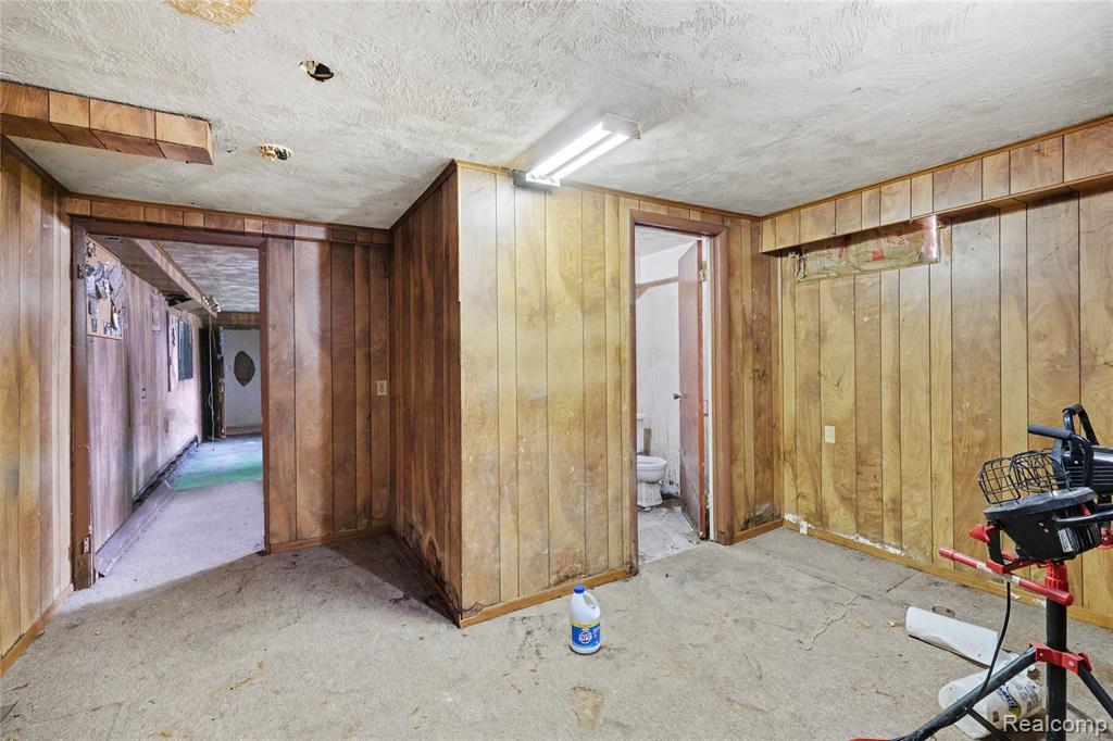 1103 E Bristol Road Property Photo 20