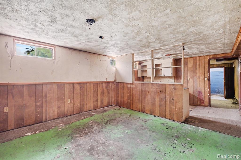 1103 E Bristol Road Property Photo 21