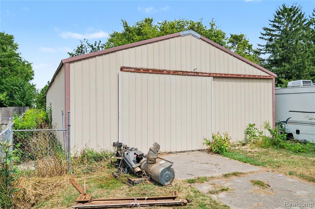 1103 E Bristol Road Property Photo 26