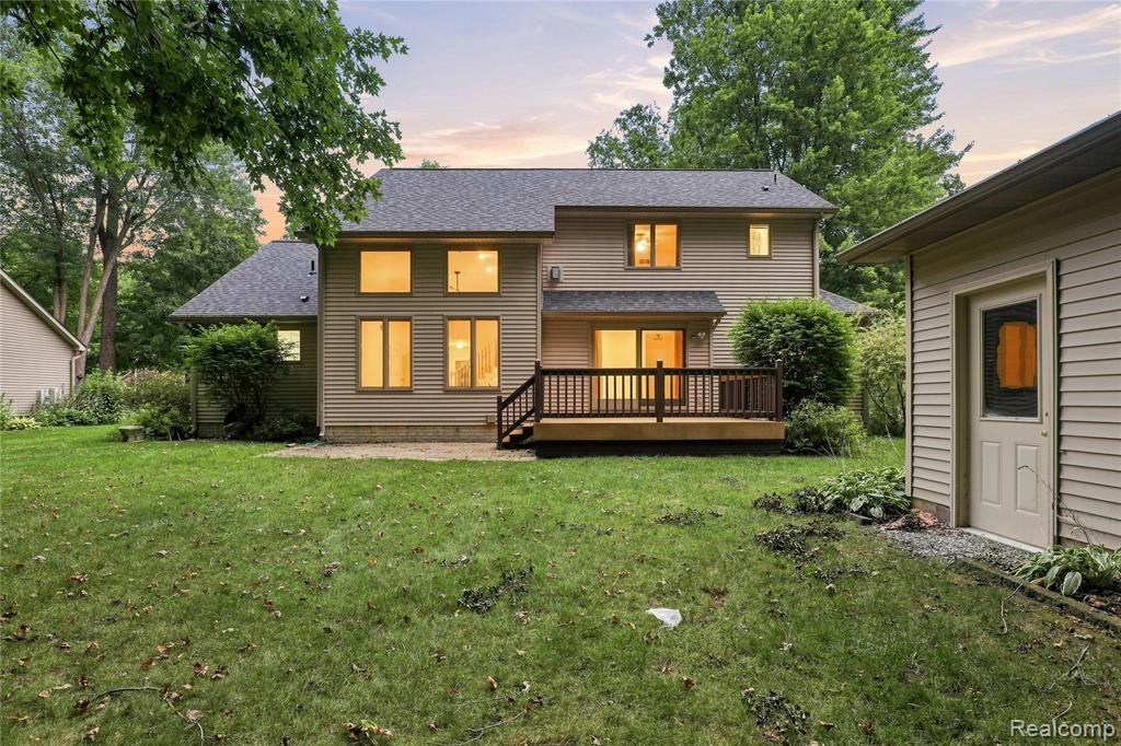 2318 Flagstone Drive Property Photo 3