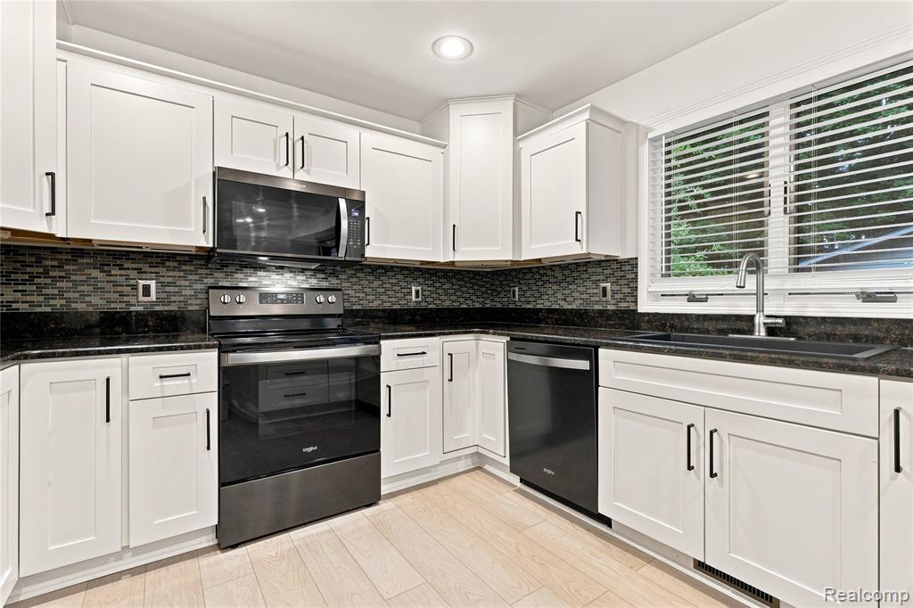 2318 Flagstone Drive Property Photo 21