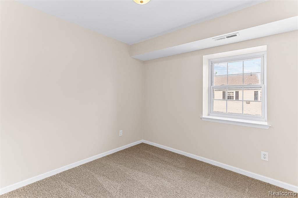 2260 N Hix Road Property Photo 18