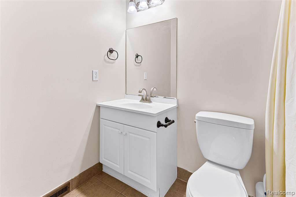 2260 N Hix Road Property Photo 22