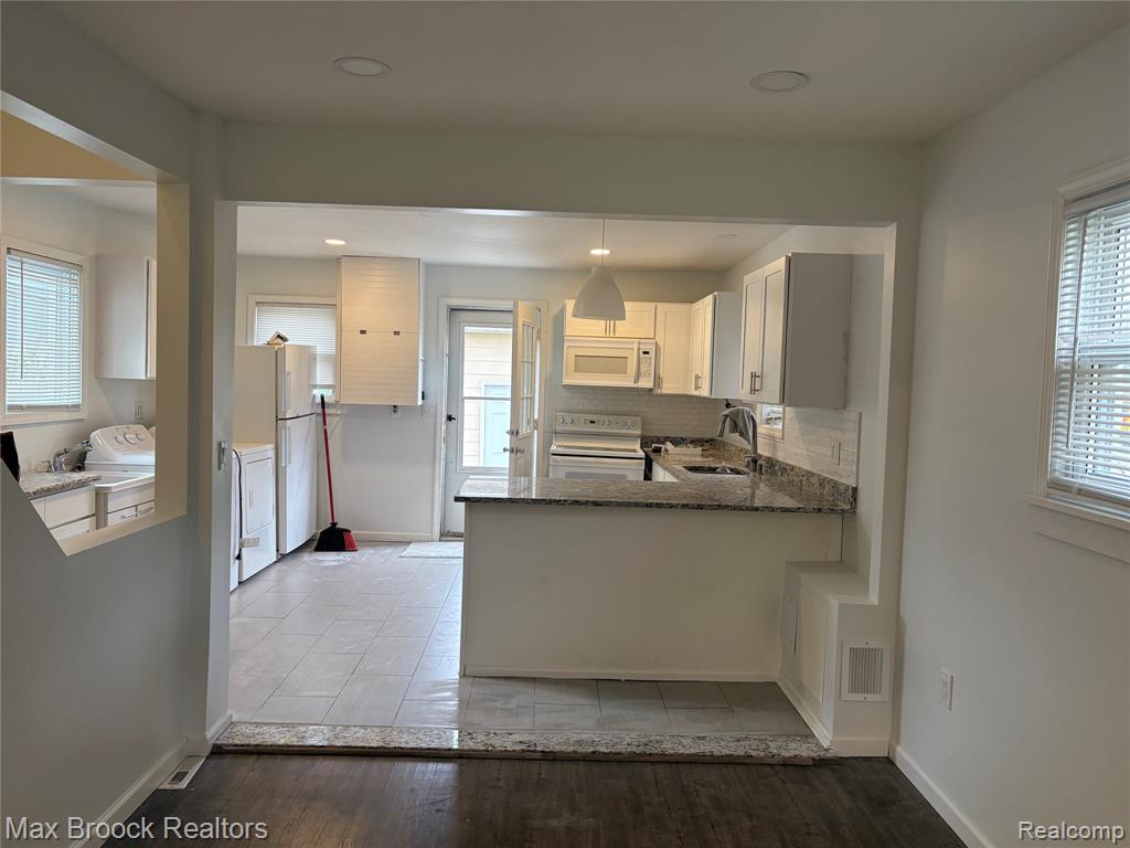 27141 Hampden Street Property Photo 3