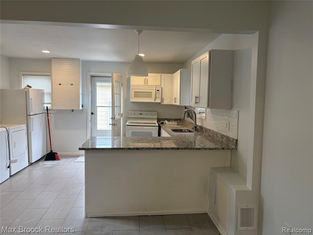 27141 Hampden Street Property Photo 8