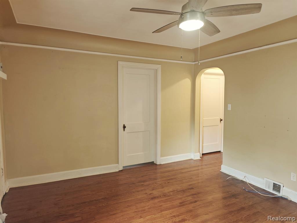 5722 N Silvery Lane Property Photo 3
