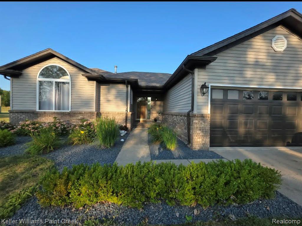 163 Deer Park East Property Photo 1
