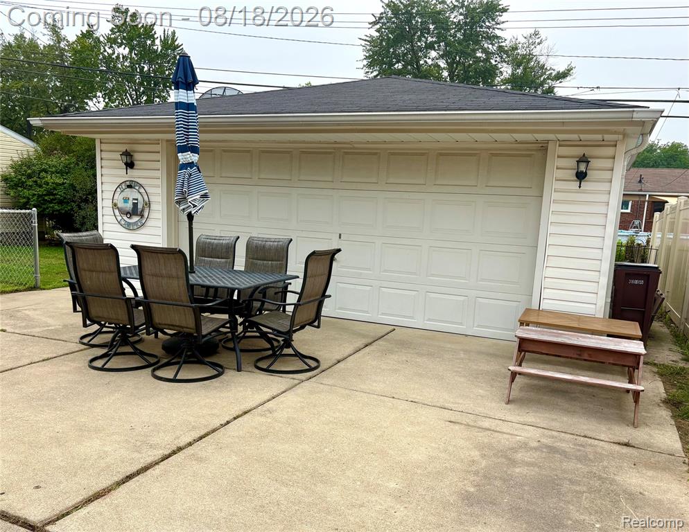1812 E Longmeadow Road Property Photo 3