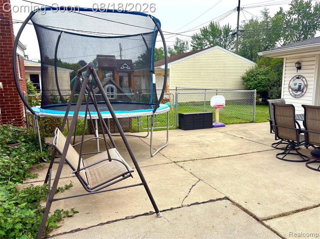 1812 E Longmeadow Road Property Photo 4
