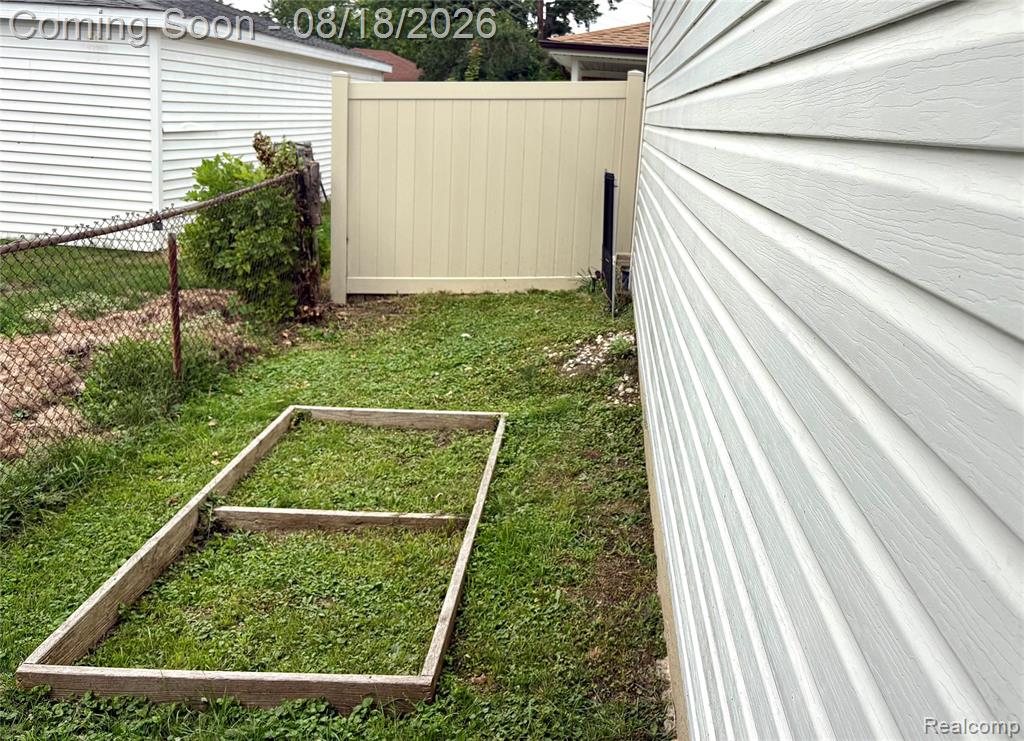 1812 E Longmeadow Road Property Photo 7