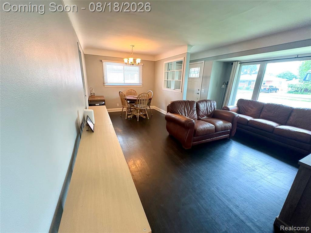 1812 E Longmeadow Road Property Photo 12